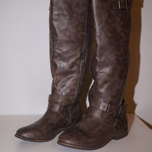 BROWN BOOTS
